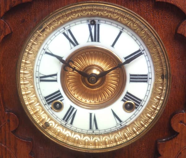 American Gingerbread Mantel Clock