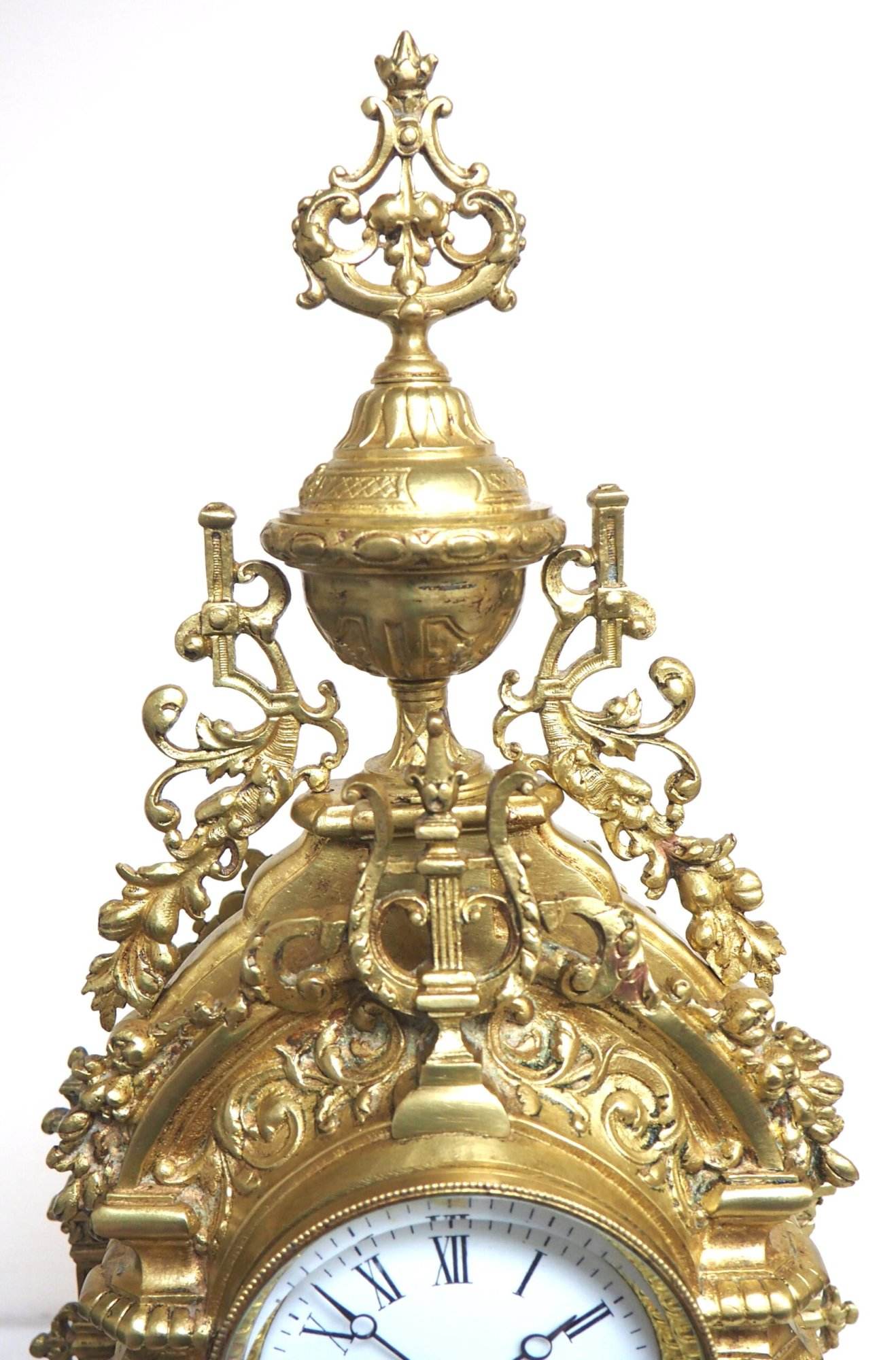 Ormolu Mantel Clock Scrolling Floral Case Striking 8-Day Mantle Clock
