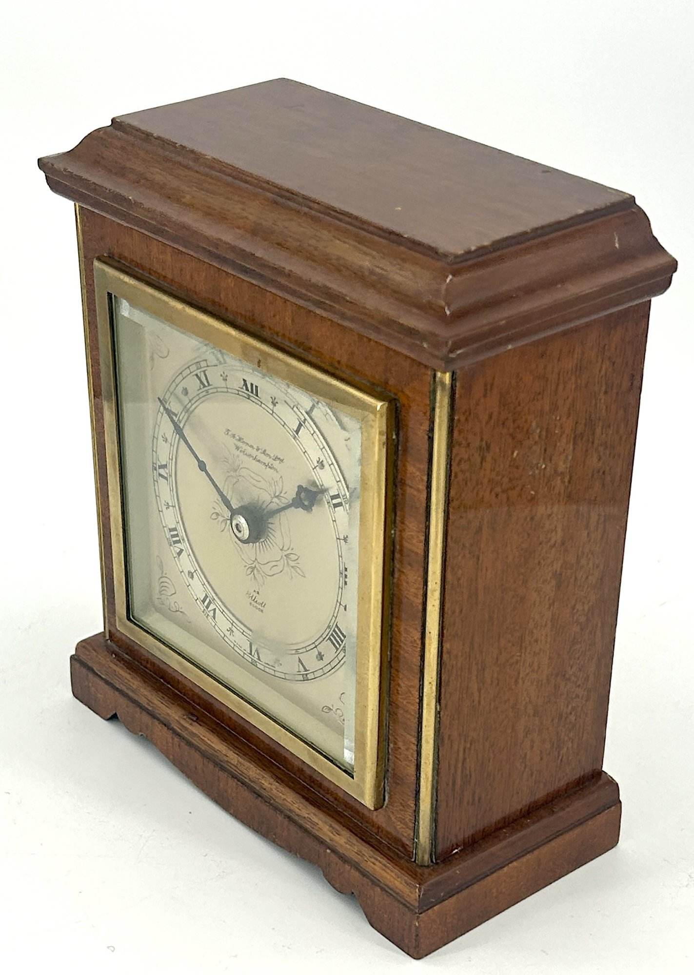 Mahogany case Elliot and co 8 day mantel clock. Good original condition, nice piece.