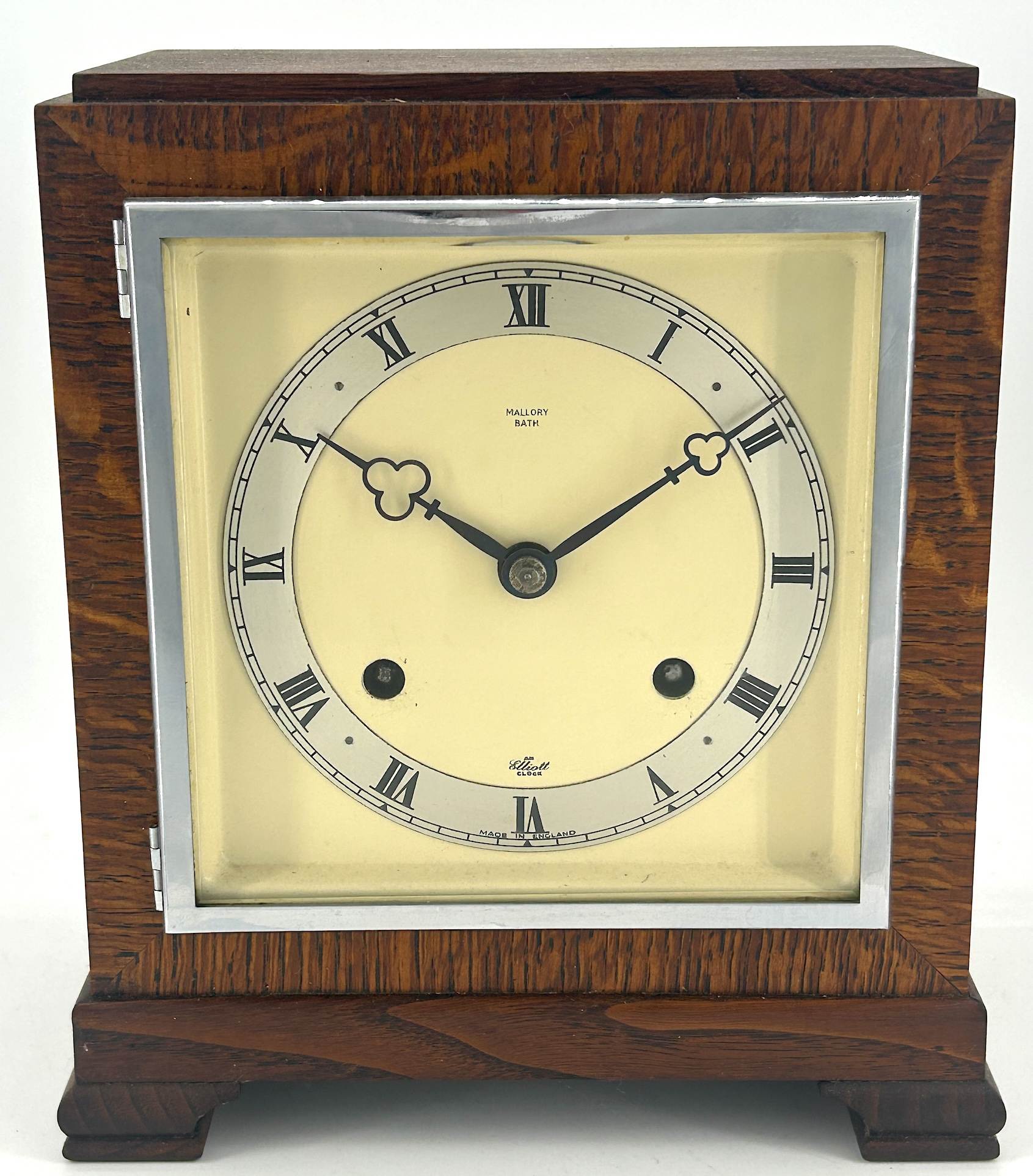Stylish Retro Elliot Oak Case Mantle Clock
