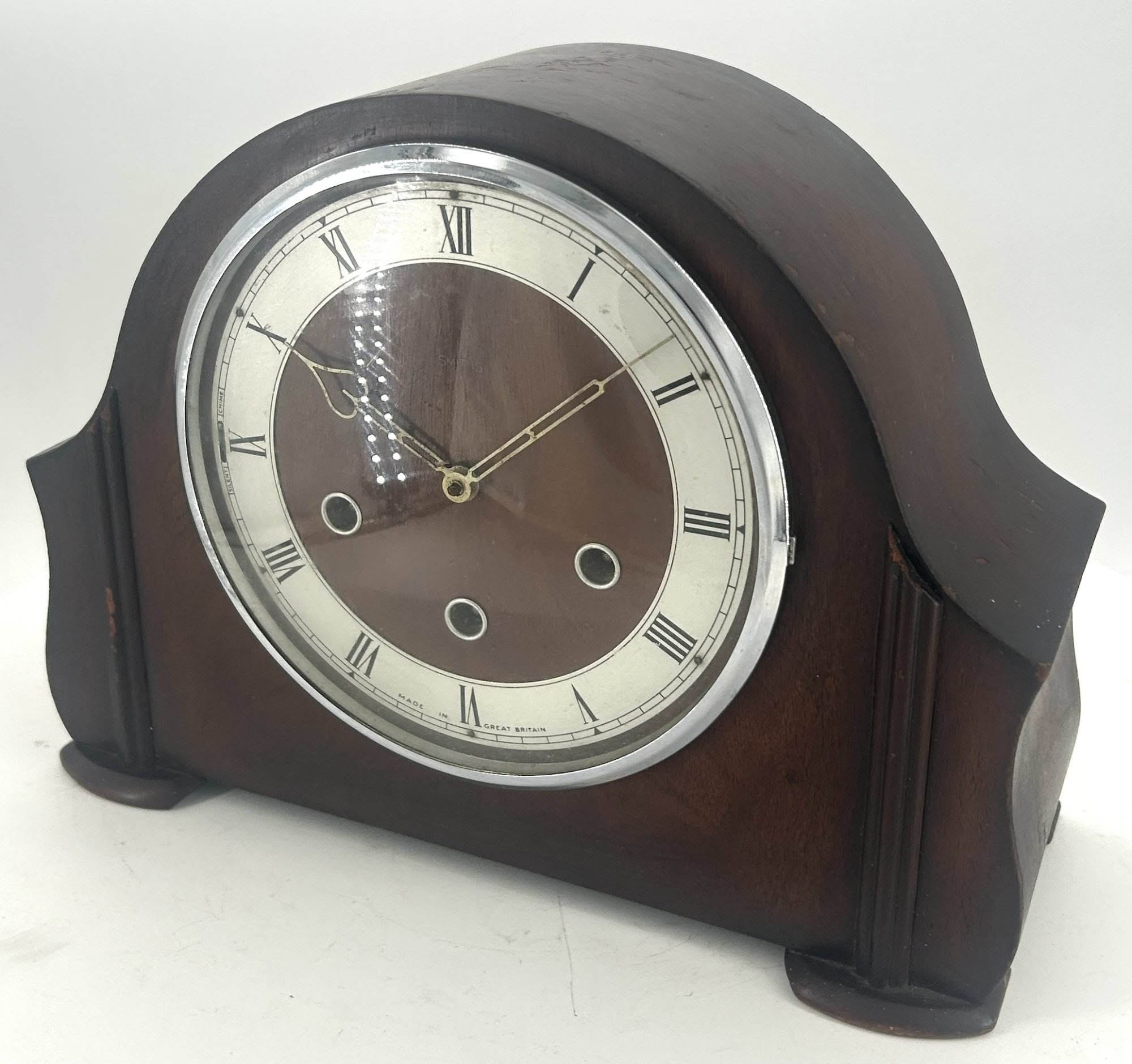 Retro Smiths 8 day Westminster chime Mantel Clock, ca 1940. Classic arched top case, original silver tone dial and matching hands with and chrome bezel. 8 day smiths empire Westminster chime movement.