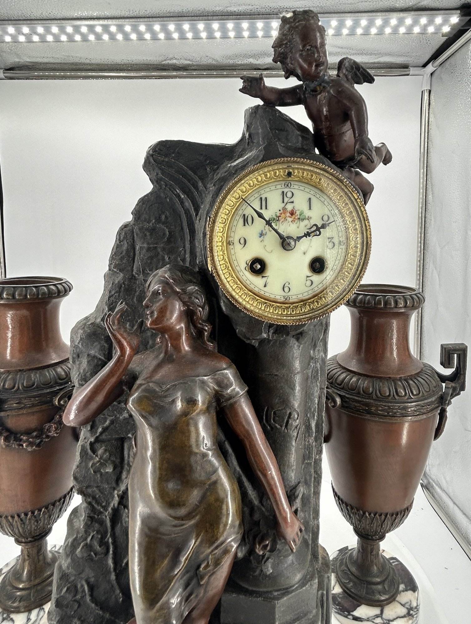 Lovely French Art Nouveau Figural Mantel Clock Set – Ca 1900 - Image 4