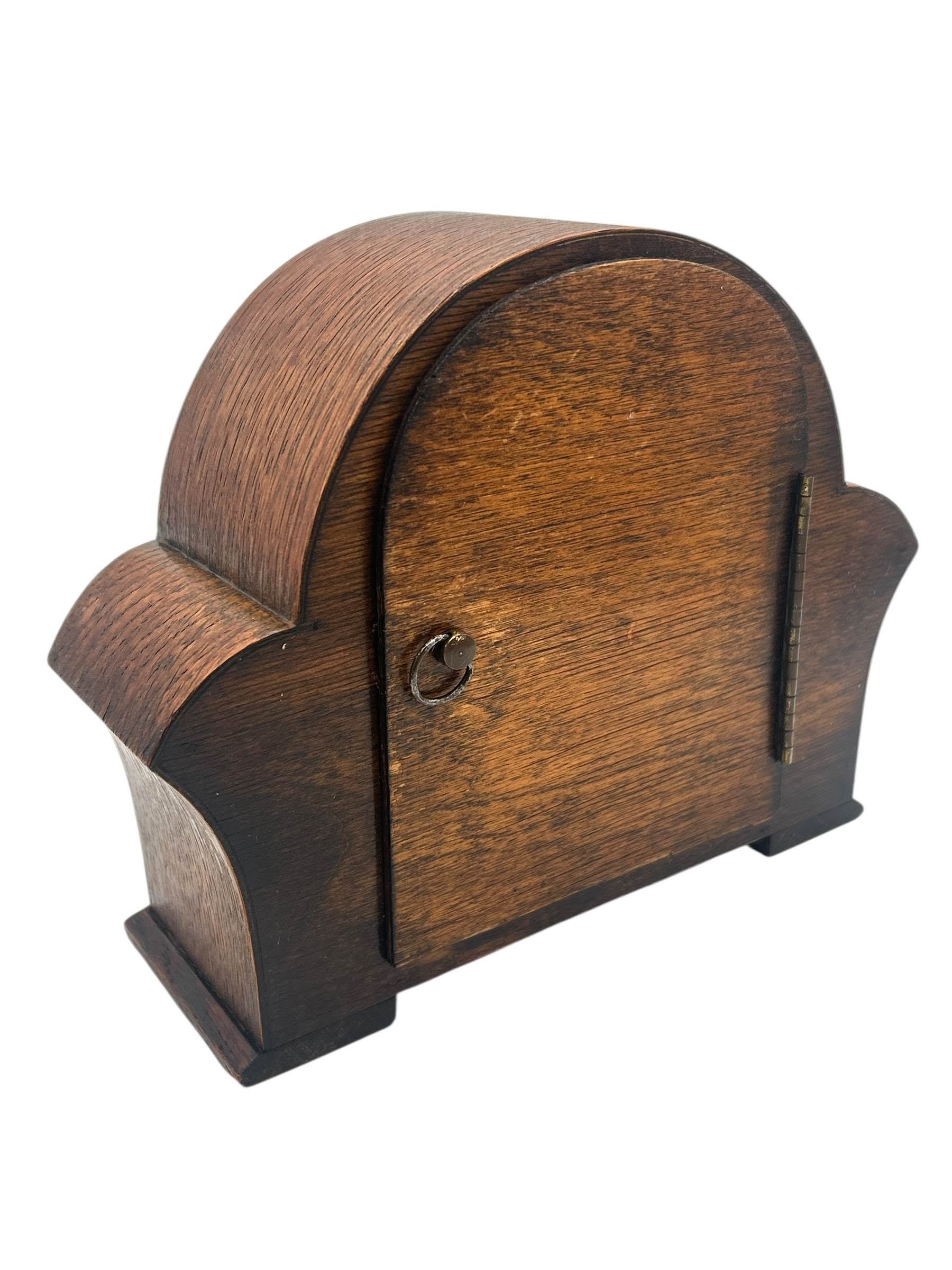 Wonderful Vintage English art deco oak case mantel clock – ca1950s - Image 4