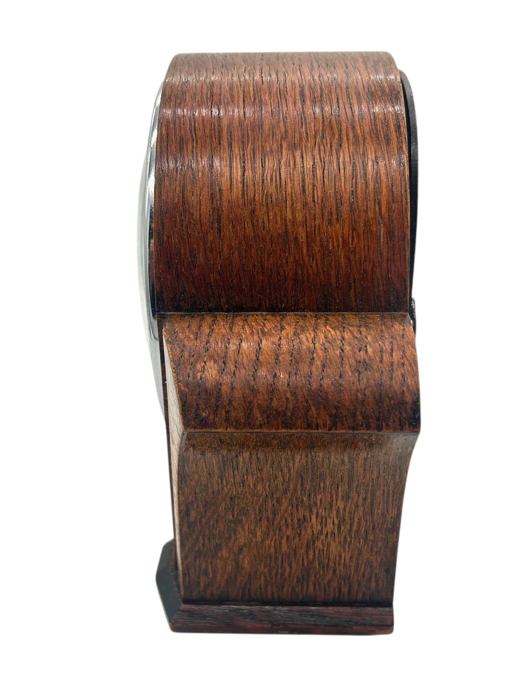 Wonderful Vintage English art deco oak case mantel clock – ca1950s - Image 5