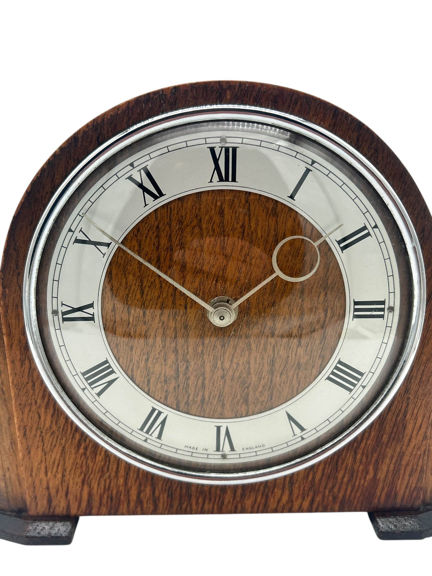 Wonderful Vintage English art deco oak case mantel clock – ca1950s - Image 6