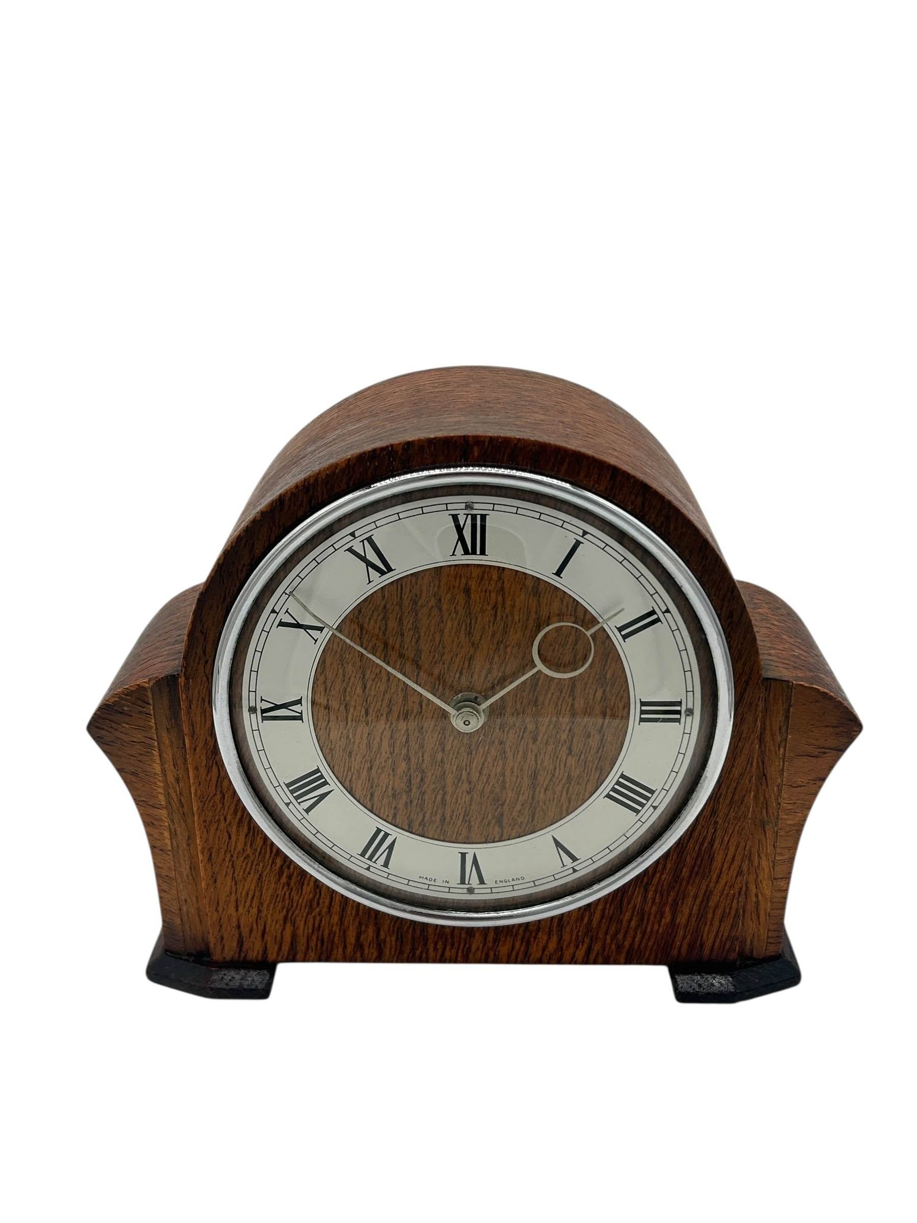 Wonderful Vintage English art deco oak case mantel clock – ca1950s